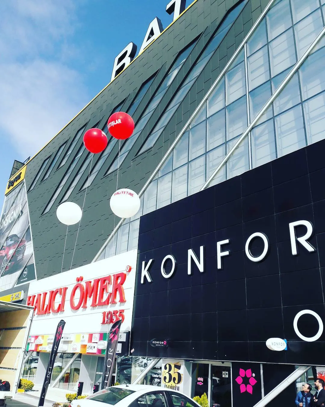 Gölbaşı baby shower partisi için mavi beyaz balon konsepti