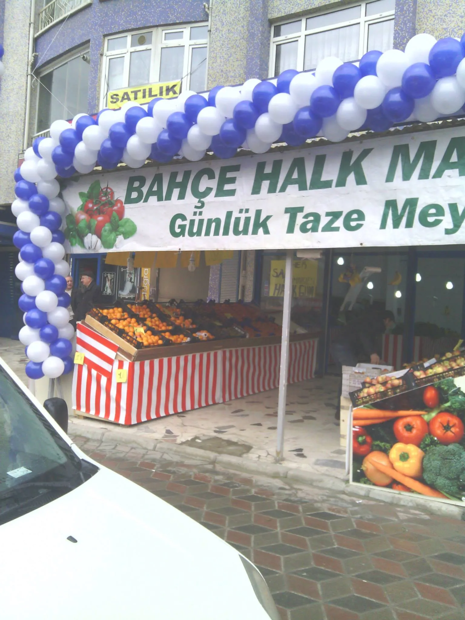 İzmir baby shower için mavi vitrin balonları