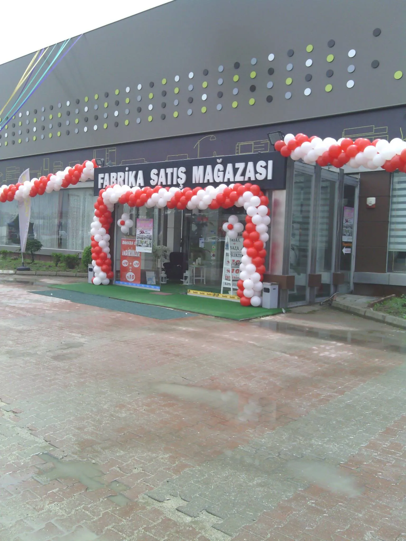 İzmir kurumsal açılış için balon dekorasyonu