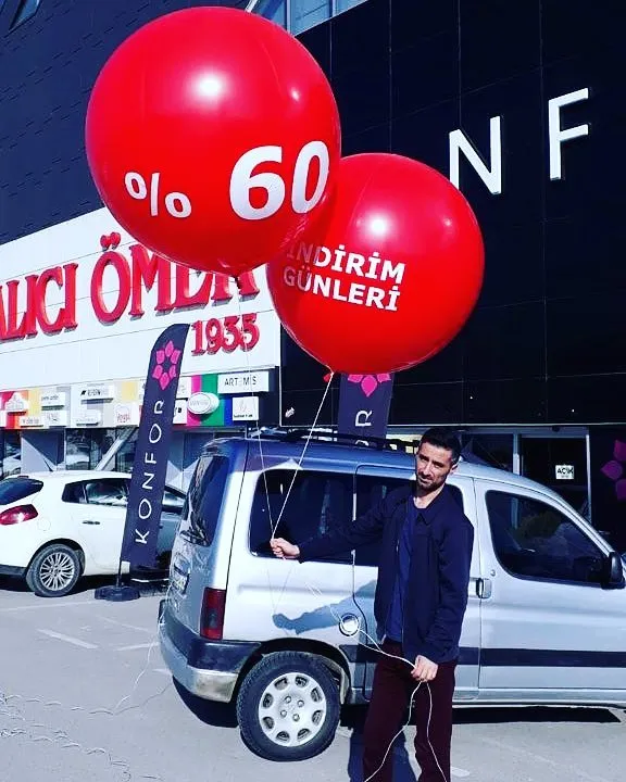 Ankara özel gün masa için beyaz balon dekorasyonu
